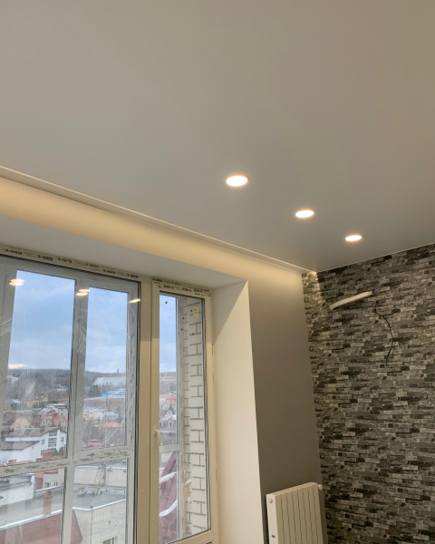 Наша работа - натяжной потолок со скрытой нишей под карниз