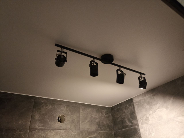 Треки на потолке