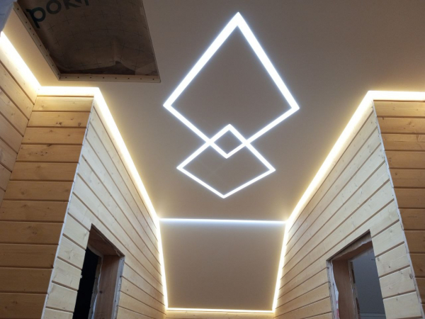 Световые линии и подсветка в частном доме