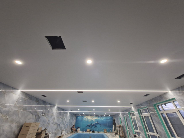 Потолок в бассейн